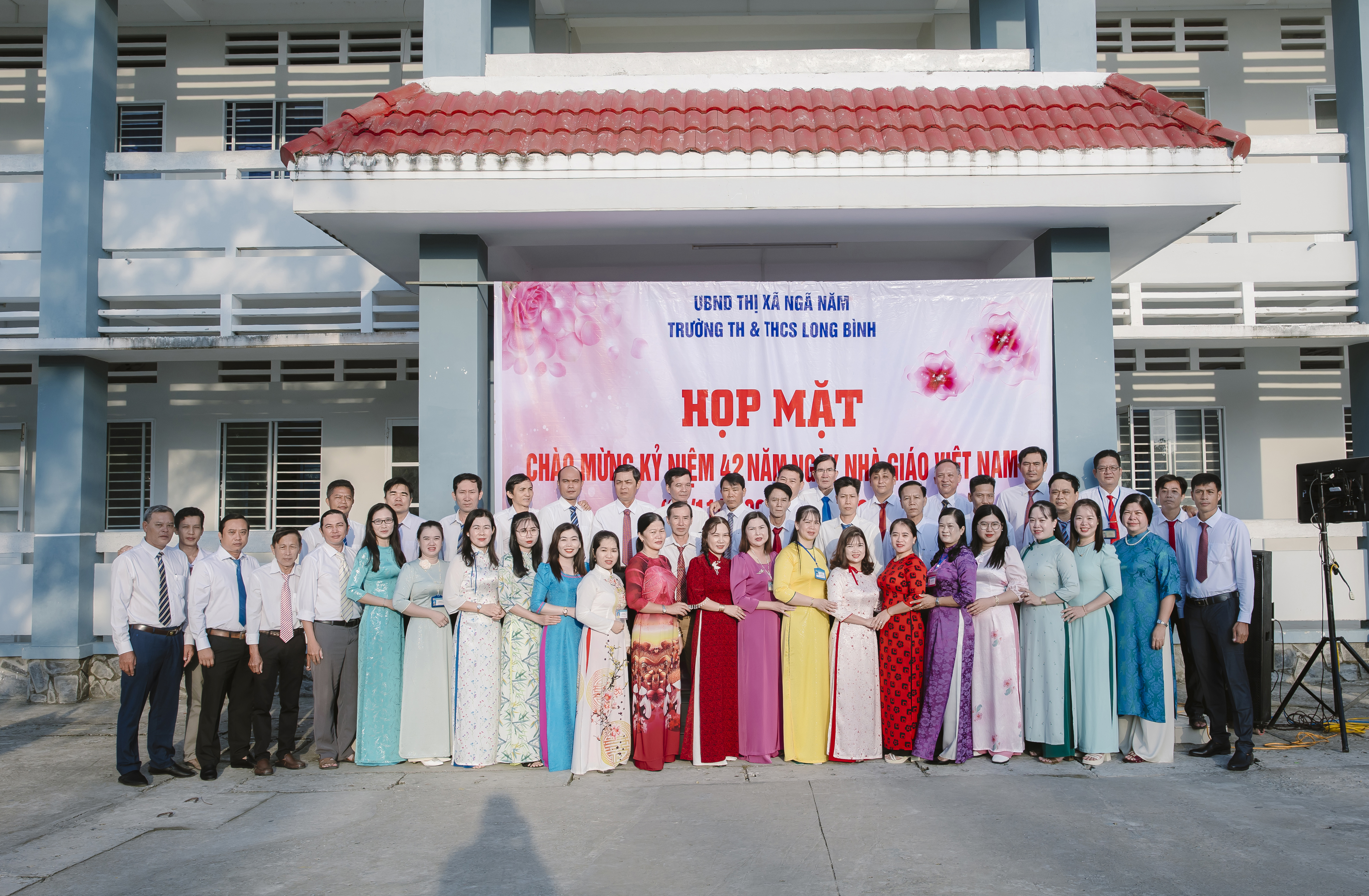 Họp mặt chào mừng kỷ niệm 42 năm ngày nhà giáo Việt Nam (20/11/1982-20/11/2024)